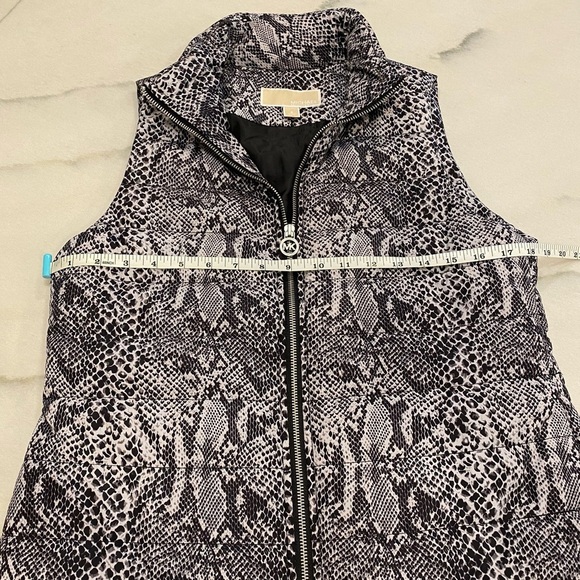 {Michael Kors} Puffer Vest Size Small Gray Black Full Zip Snake Print - Picture 6 of 11